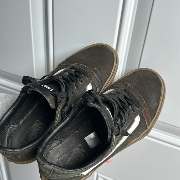 Vans - Old Skool Black & White, Gum bottoms Shoes Size 4 Youth/6 Women - Picture 6 of 7